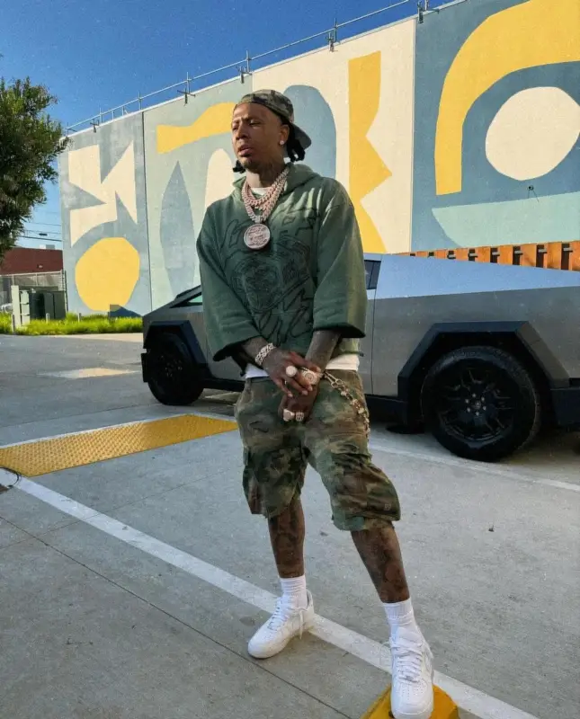 Moneybagg Yo outfit in Givenchy, Nike, and Hellstar, 2024