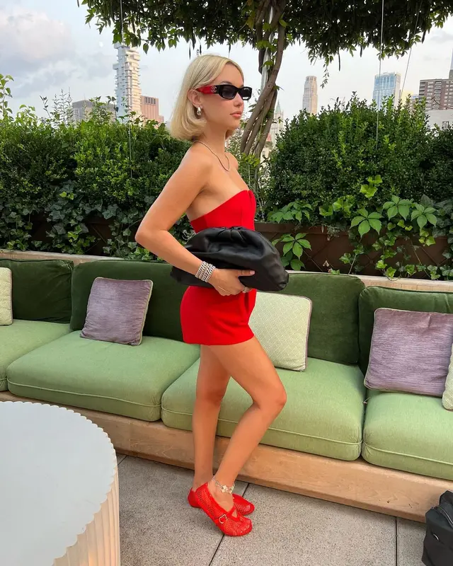 Sarah Snyder outfit in Bottega Veneta, Chanel, and Alaïa, 2024
