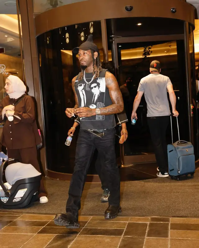 Offset outfit in Vintage, Maison Margiela, and Gentle Monster, 2024