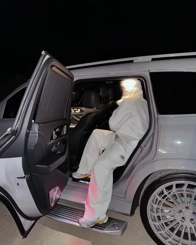 Summrs outfit in Louis Vuitton and Balenciaga, 2024