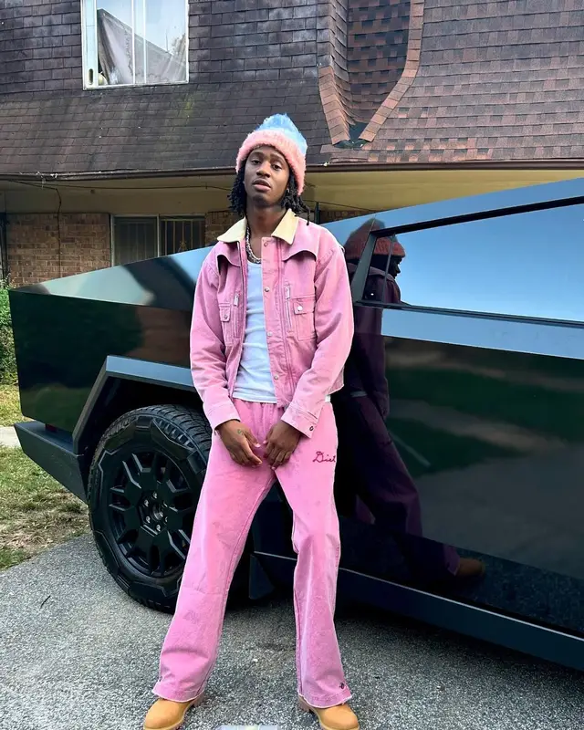 Yung Mal outfit in Timberland, Zara, and The Notorious B.I.G. Merch, 2024