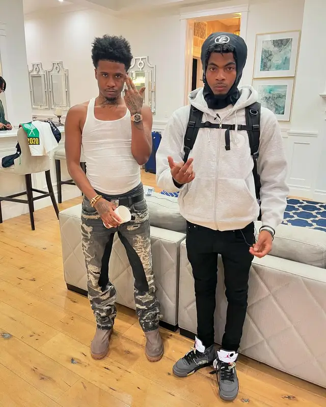 Lazer Dim 700 outfit in Supreme, Jordan, and Off-White, 2024