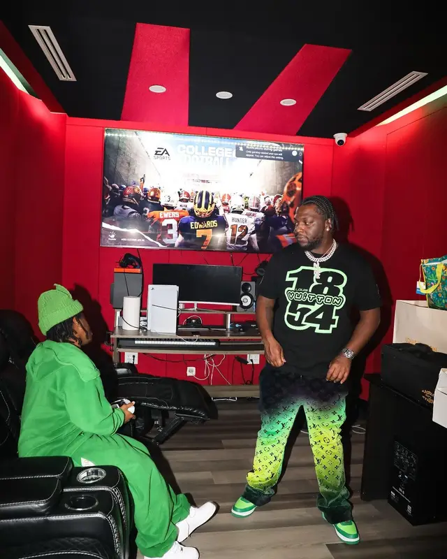 Rio Da Yung Og outfit in Louis Vuitton and Nike, 2024