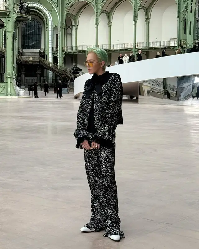 G-Dragon outfit in Chanel and Ray-Ban, 2025