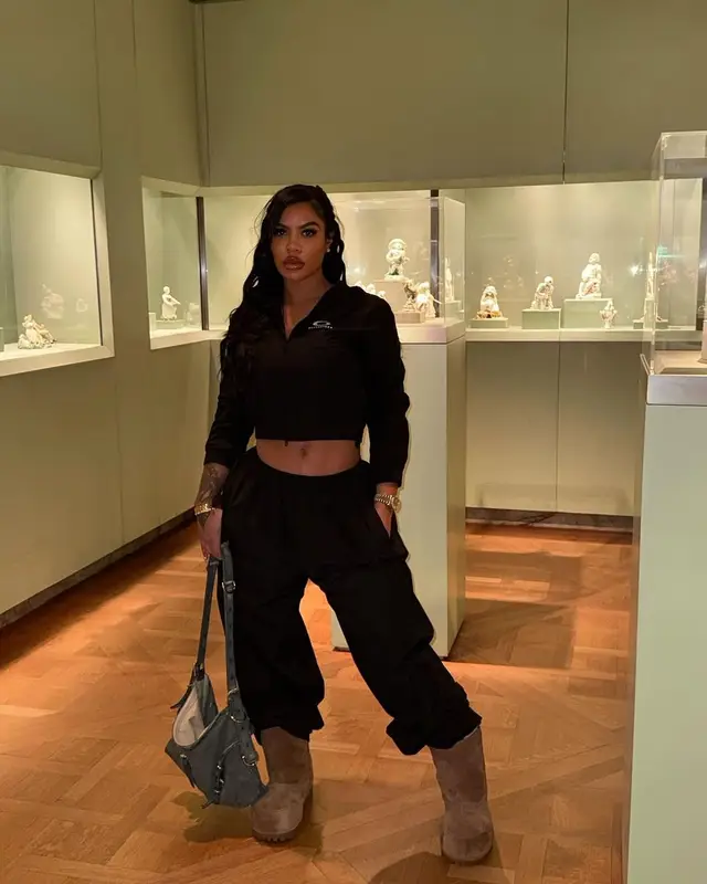 Chinese Kitty outfit in Prada and Balenciaga, 2025