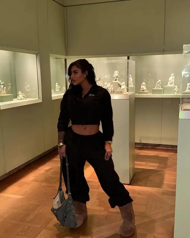 Chinese Kitty outfit in Prada and Balenciaga, 2025