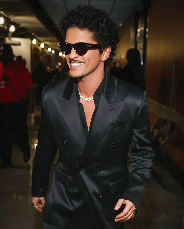 Bruno Mars outfit in Saint Laurent and Bottega Veneta, 2025