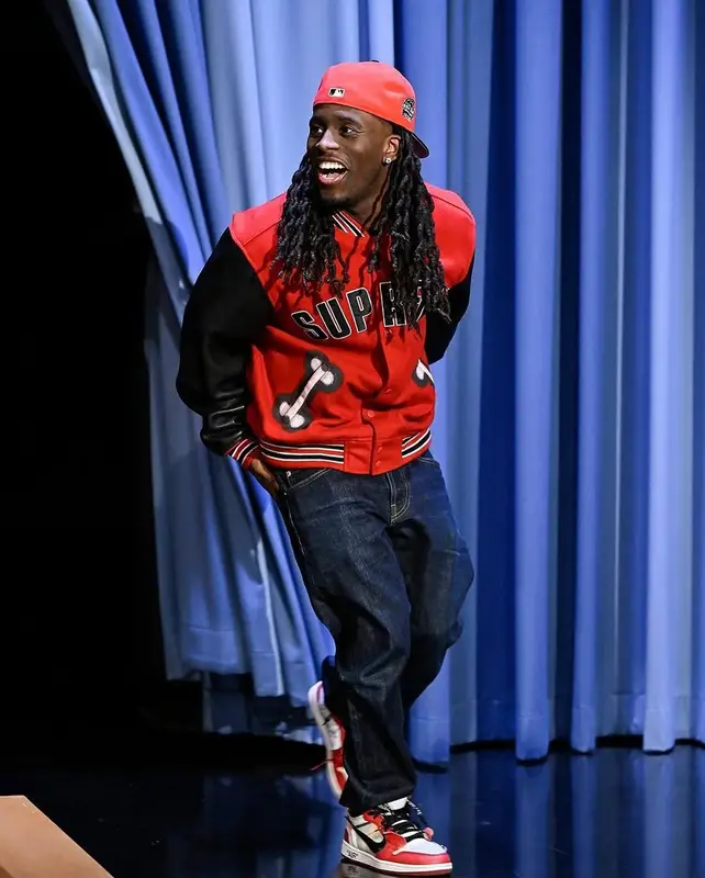 Kai Cenat outfit in Supreme, Nike, and New Era, 2025