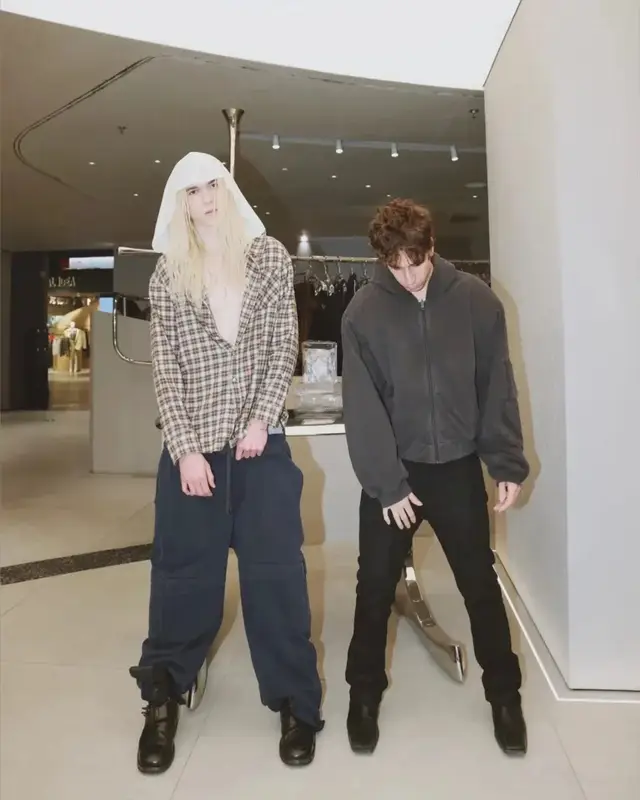 2hollis outfit in Gucci, 2025