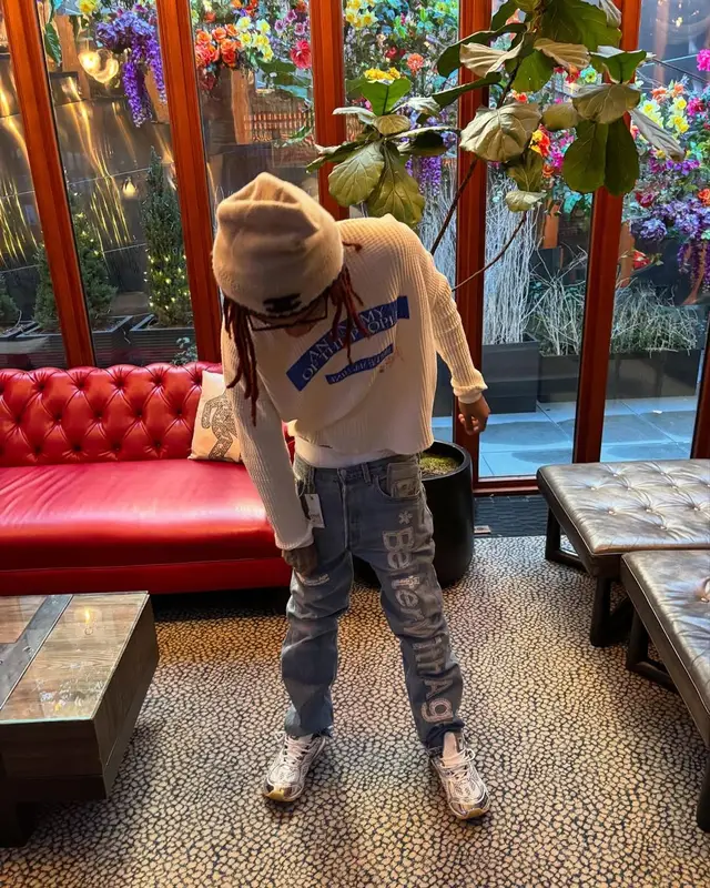 Chuckyy outfit in Pale, Ray-Ban, and Chanel, 2025