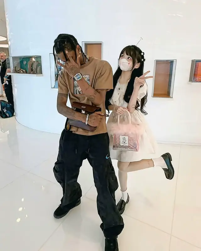 Travis Scott outfit in Hook-Ups, Richard Mille, and Hermes, 2025