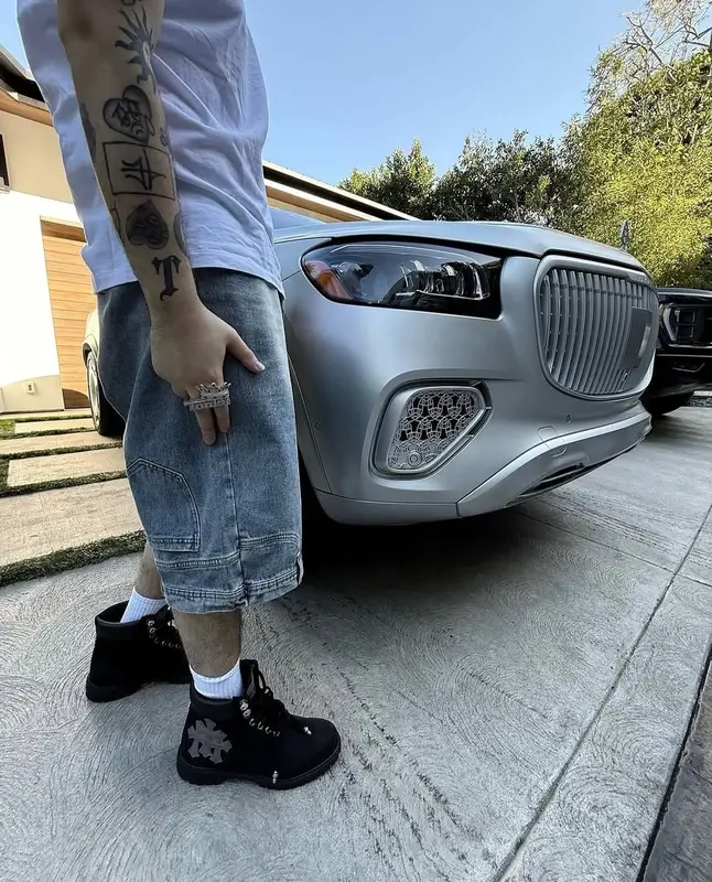 Yeat outfit in Hanes, Kreate, and Thug Club, 2025