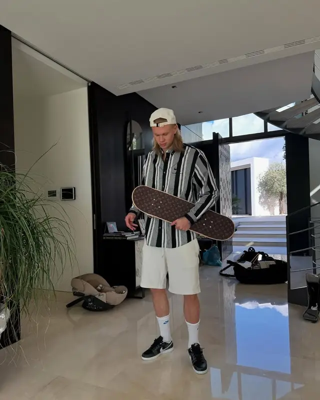 Erling Haaland outfit in Supreme, Nike, and Louis Vuitton, 2025