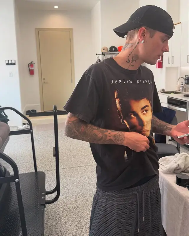 Justin Bieber outfit in Justin Bieber Merch, Nike, and Balenciaga, 2025