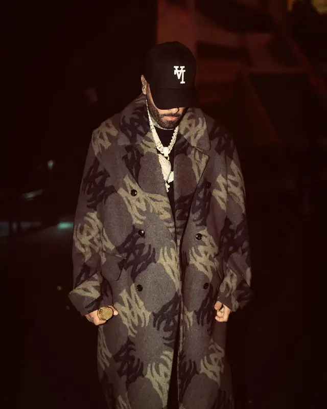 Nicky Jam outfit in Amiri, Maison Mihara Yasuhiro, and New Era, 2025