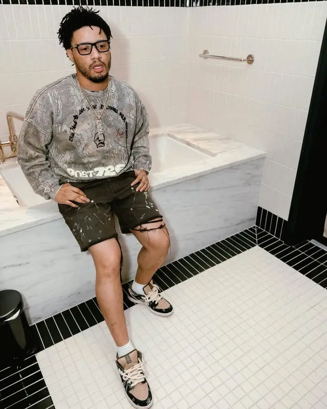 Veeze outfit in Paly, Nike, and Travis Scott Merch, 2025