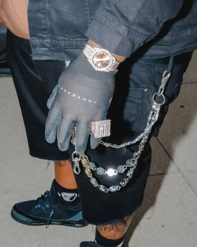 BigXthaPlug outfit in Levi’s, Jordan, and Supreme, 2025