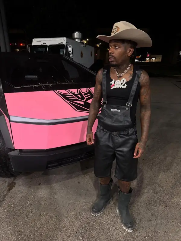 Sauce Walka outfit in Supreme, Louis Vuitton, and Hanes, 2025