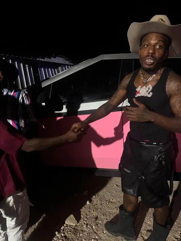 Sauce Walka outfit in Supreme, Louis Vuitton, and Hanes, 2025