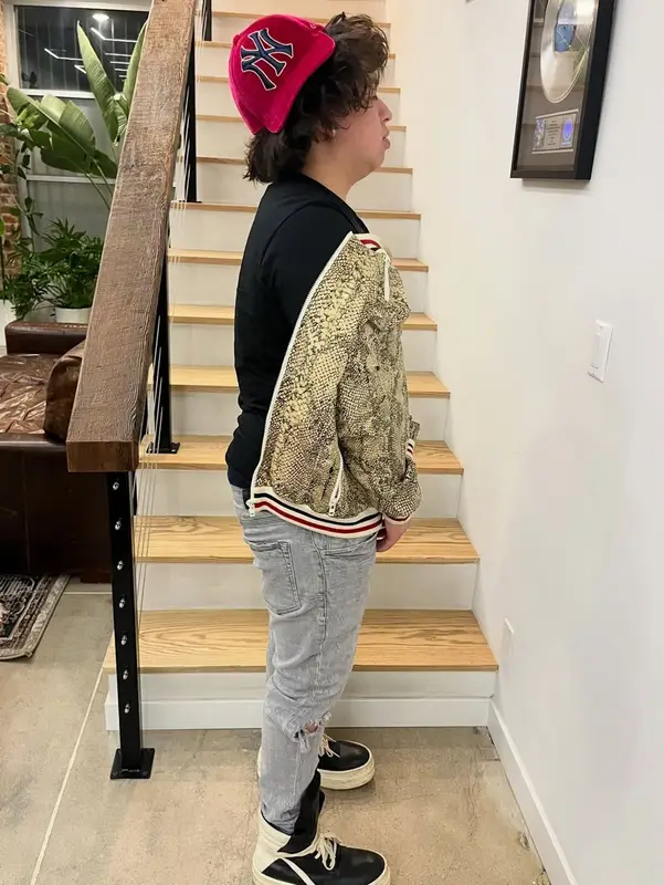 2Slimey outfit in Dior, Gucci, and New York Yankees, 2026