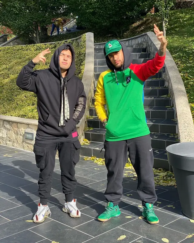 Neymar outfit in Jordan, Nike, and OVO, 2020
