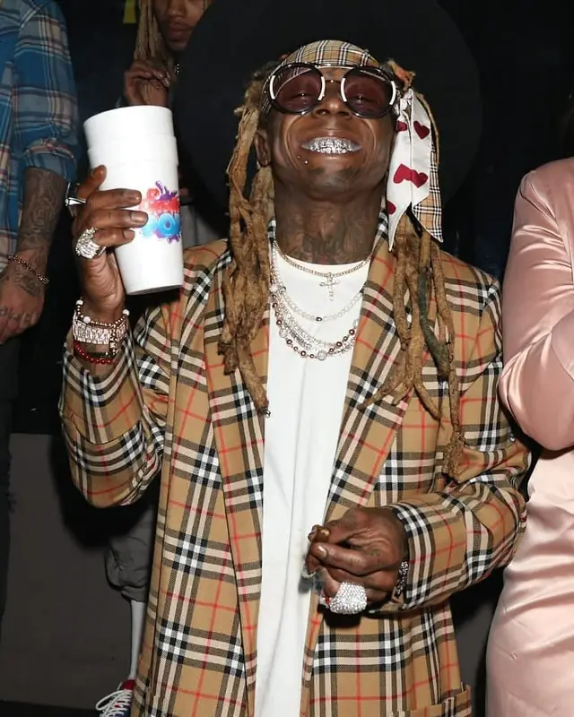 Lil Wayne outfit in Gucci and Burberry, 2020