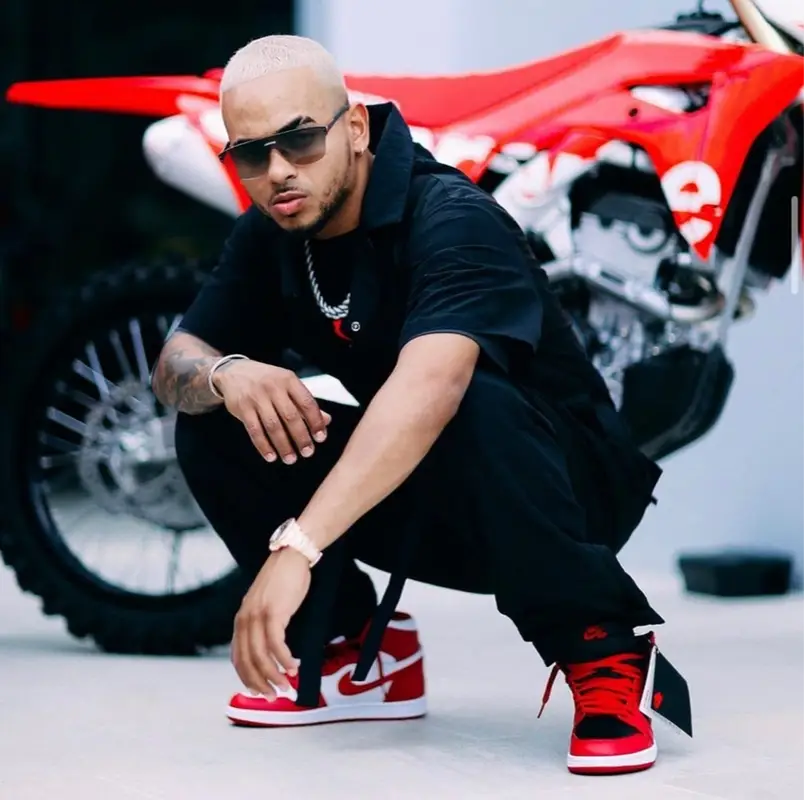 Ozuna outfit in Jordan, Prada, and Off-White, 2020