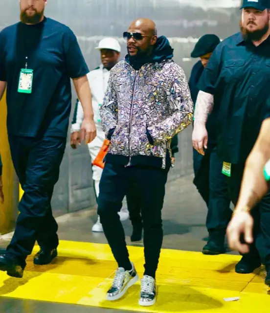 Floyd Mayweather outfit in Balmain, Dita, and Nike, 2020