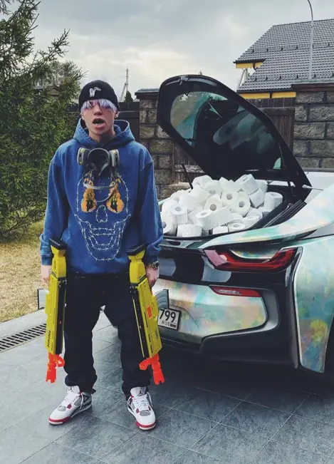 Элджей outfit in Evisu, Louis Vuitton, and Billionaire Boys Club, 2020