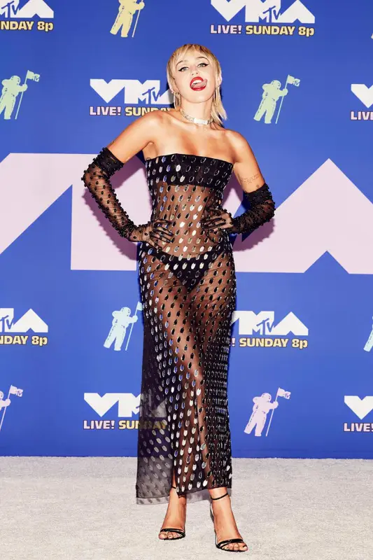 Miley Cyrus outfit in Loree Rodkin, Mugler, and Gucci, 2020