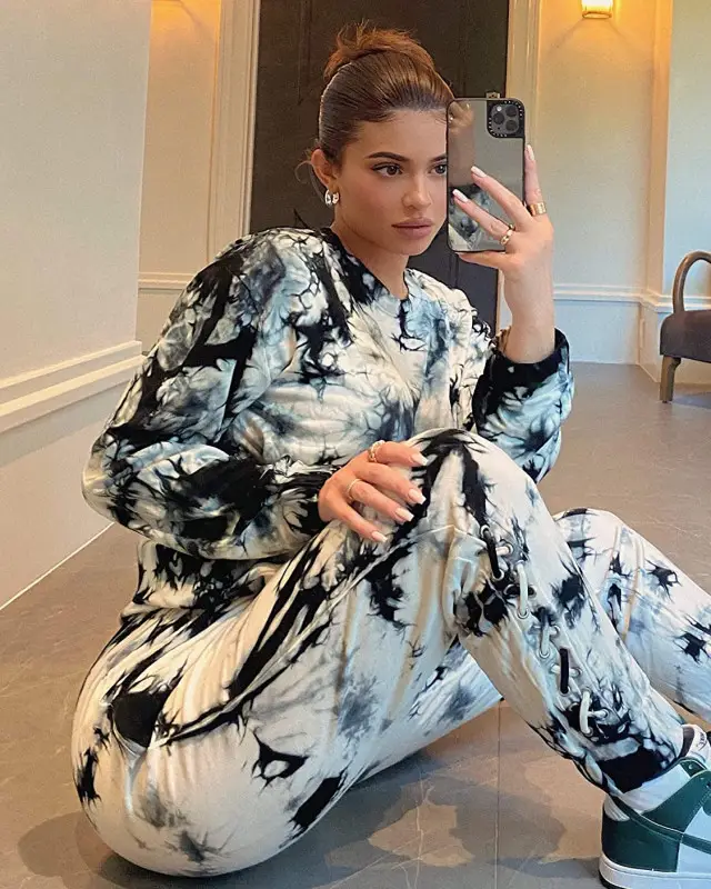 Kylie Jenner outfit in Kendall + Kylie, Nike, and JENNY BIRD, 2020