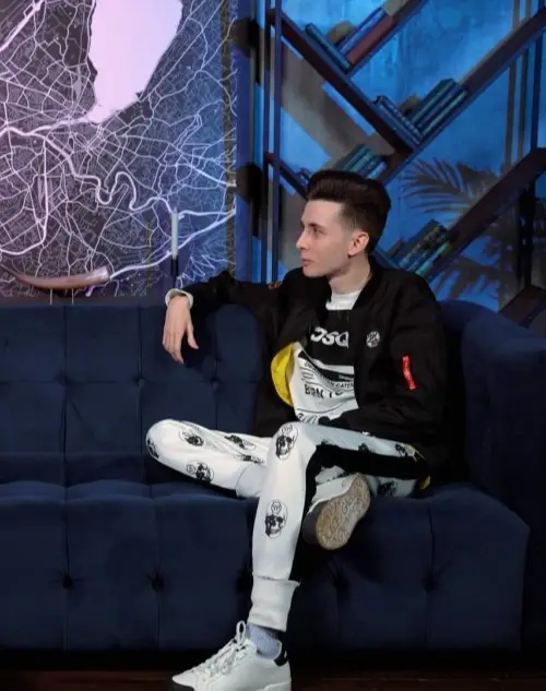 JesusAVGN outfit in CD Projekt Red, Dsquared2, and Philipp Plein, 2020
