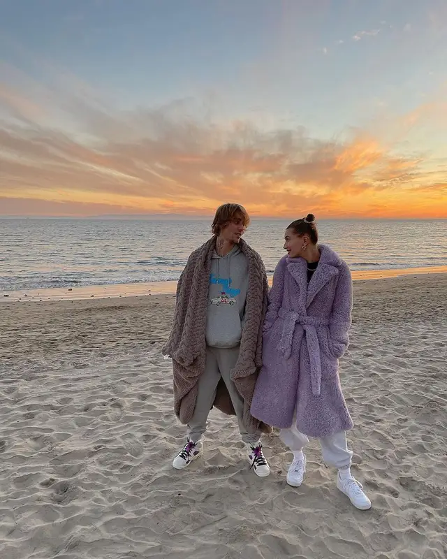 Justin Bieber outfit in Helmut Lang and Jordan, 2020