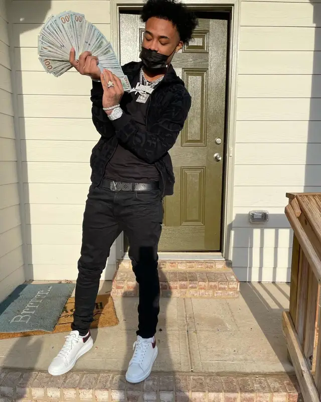 Luh Kel outfit in Versace, Saint Laurent, and Louis Vuitton, 2020