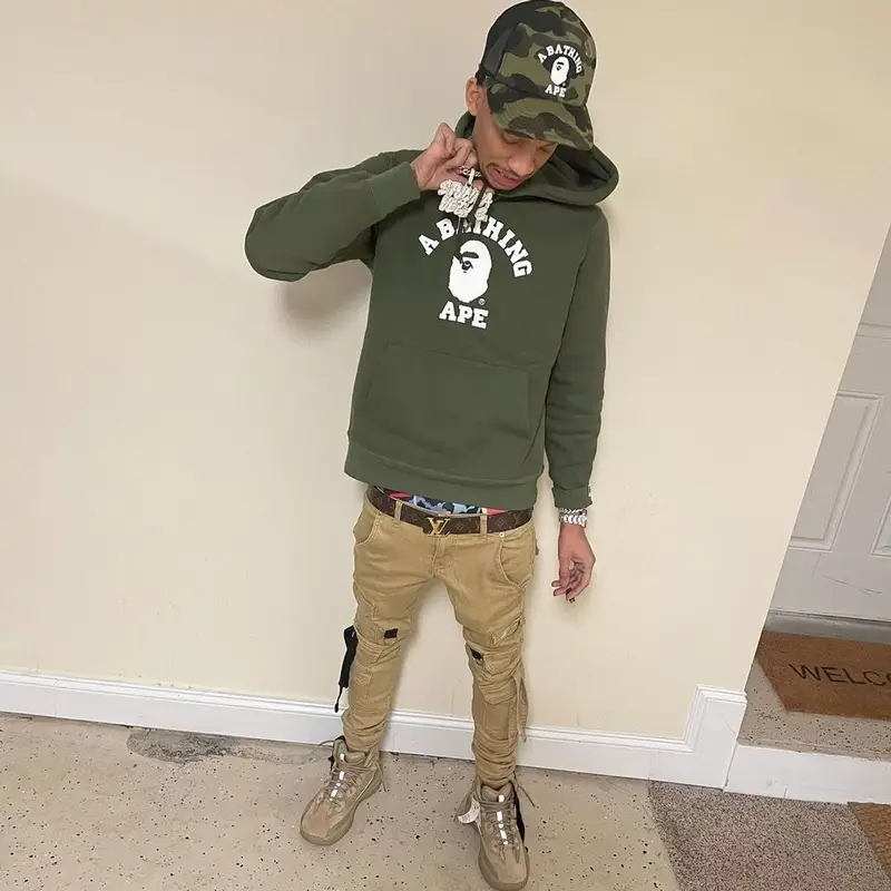 Stunna 4 Vegas outfit in Adidas, Louis Vuitton, and Bape, 2020