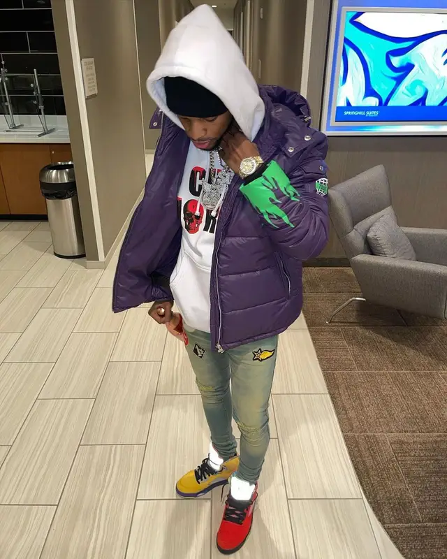 Toosii outfit in Vlone, Ricchezza Forever, and Jordan, 2021