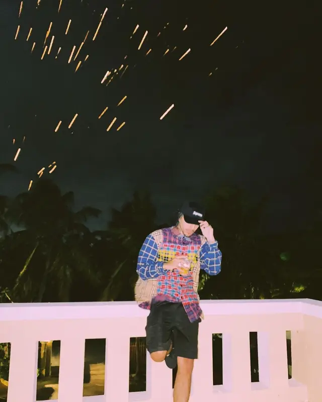 Rauw Alejandro outfit in Burberry, Supreme, and Nike, 2021
