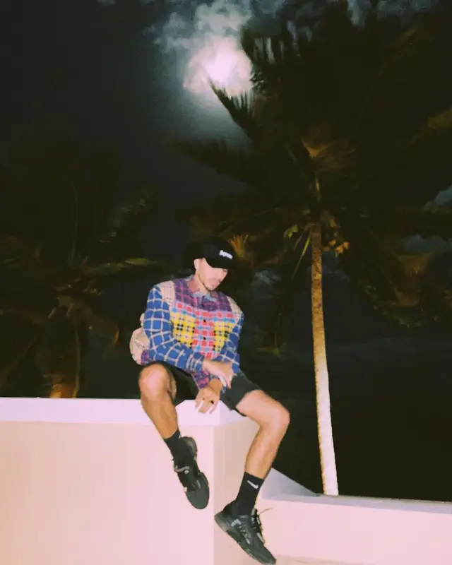 Rauw Alejandro outfit in Burberry, Supreme, and Nike, 2021
