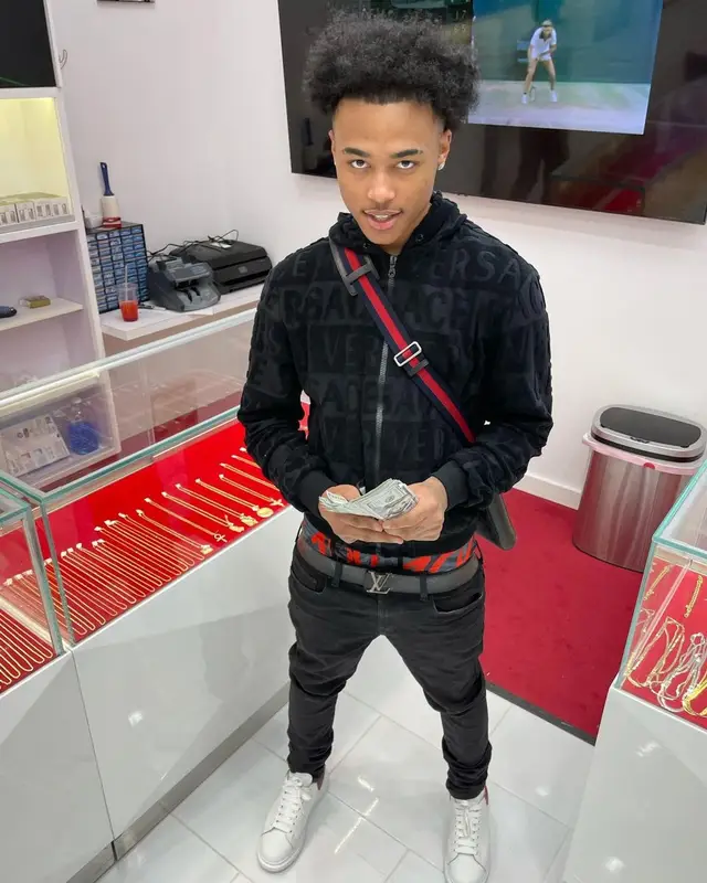 Luh Kel outfit in Versace, Louis Vuitton, and Gucci, 2020