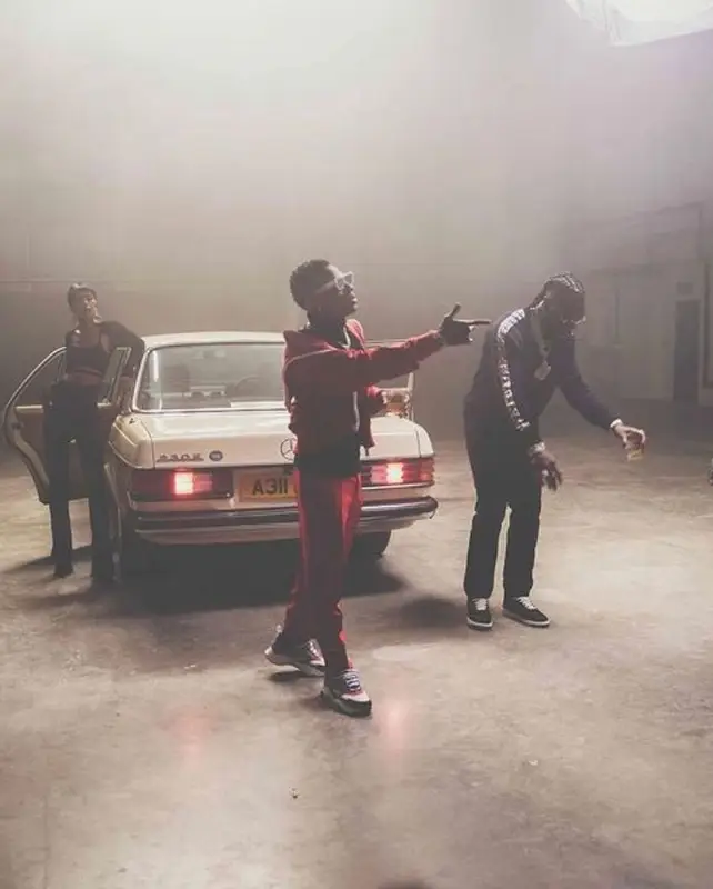 Wizkid outfit in Versace, Marc Jacques Burton, and Louis Vuitton, 2021