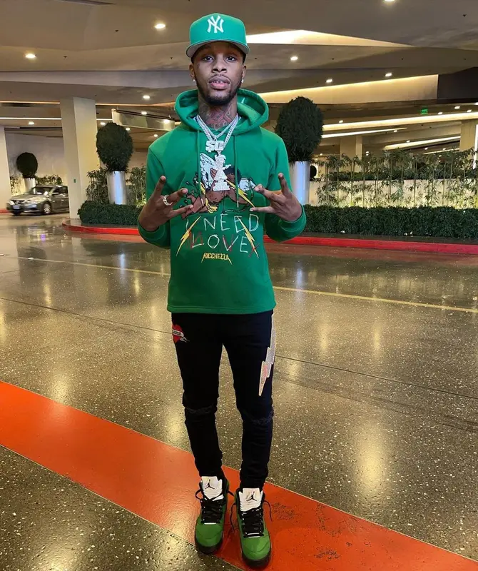 Toosii outfit in Ricchezza Forever, Jordan, and New Era, 2021