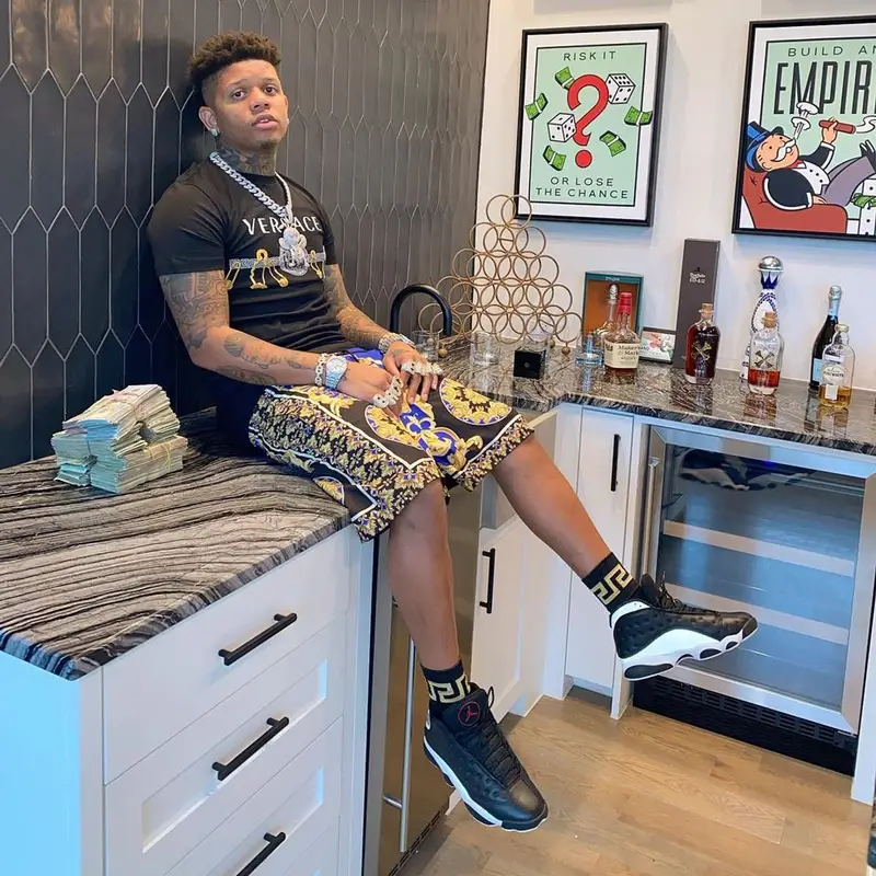 Yella Beezy outfit in Versace and Jordan, 2020