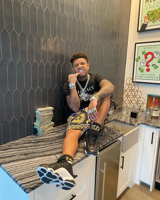 Yella Beezy outfit in Versace and Jordan, 2020