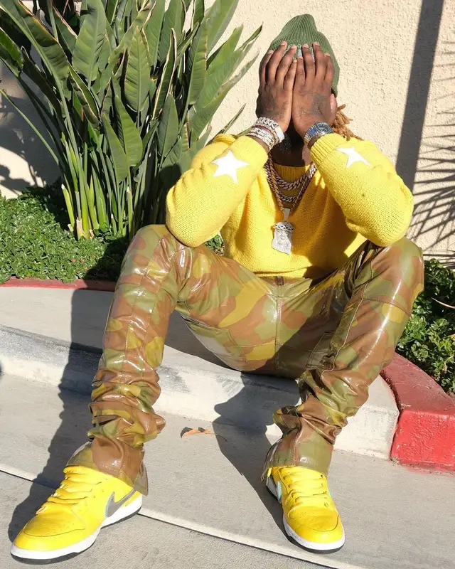 Offset outfit in Nike and Supreme, 2021