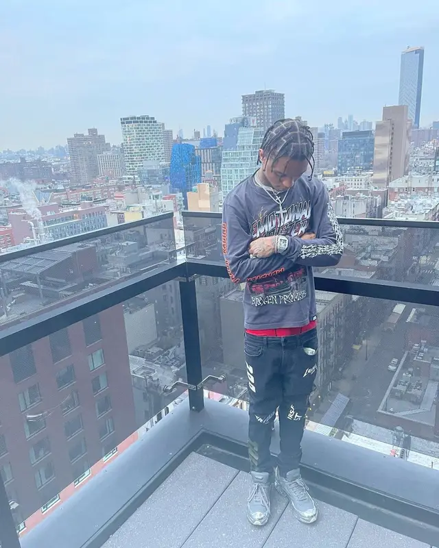 Swae Lee outfit in La Familia Tour, Raf Simons, and Adidas, 2021