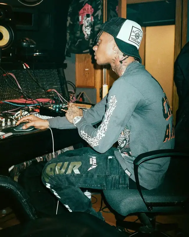 Swae Lee outfit in La Familia Tour, Raf Simons, and Adidas, 2021