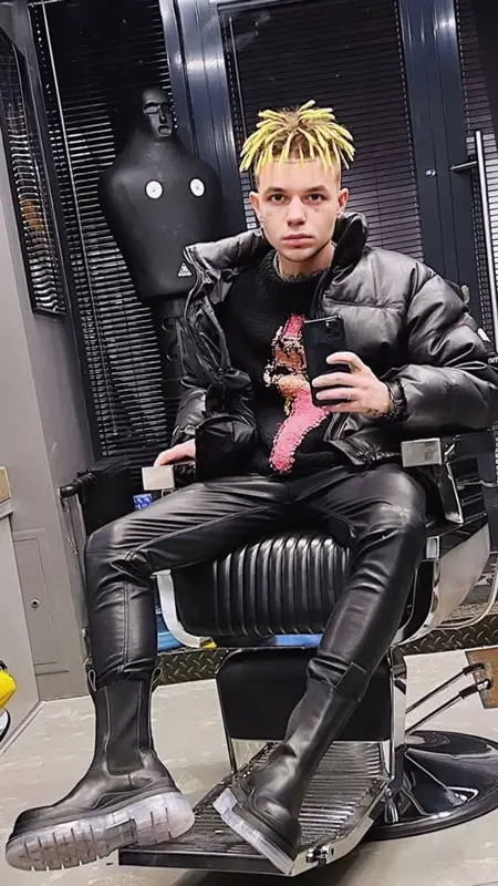 Элджей outfit in Supreme, Doublet, and The North Face, 2021