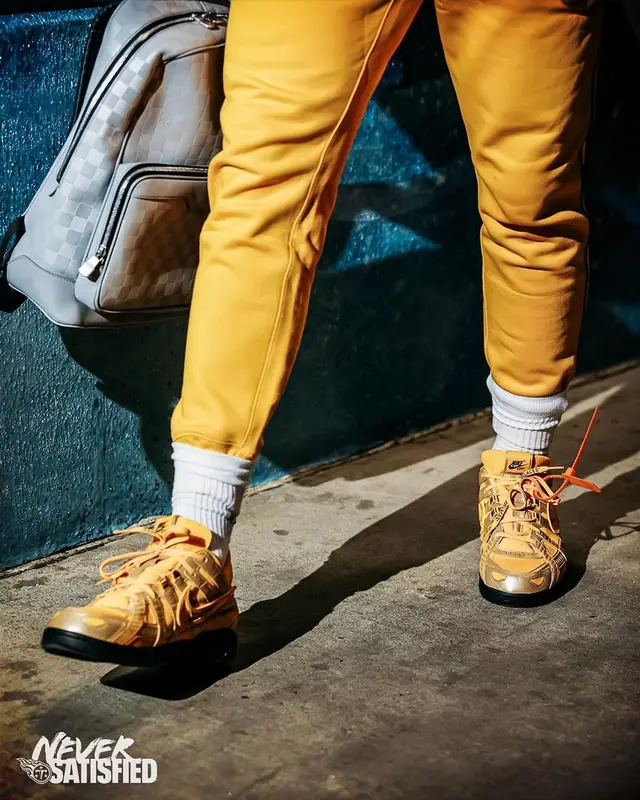 Derrick Henry outfit in Nike, Louis Vuitton, and Drake Merch, 2021