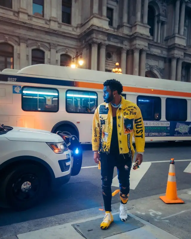 Jason Derulo outfit in Dust Of Gods and Off-White, 2020