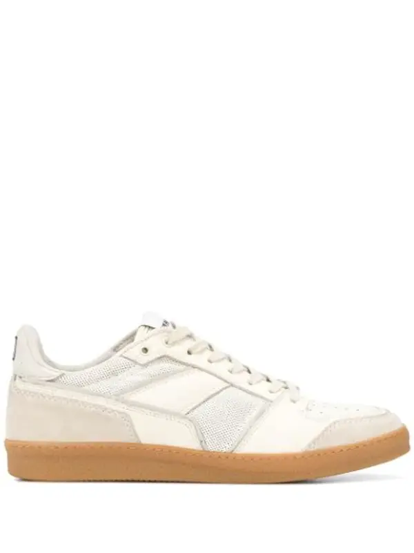 Ami Alexandre Mattiussi Classic Low Top Sneakers In Neutrals $426